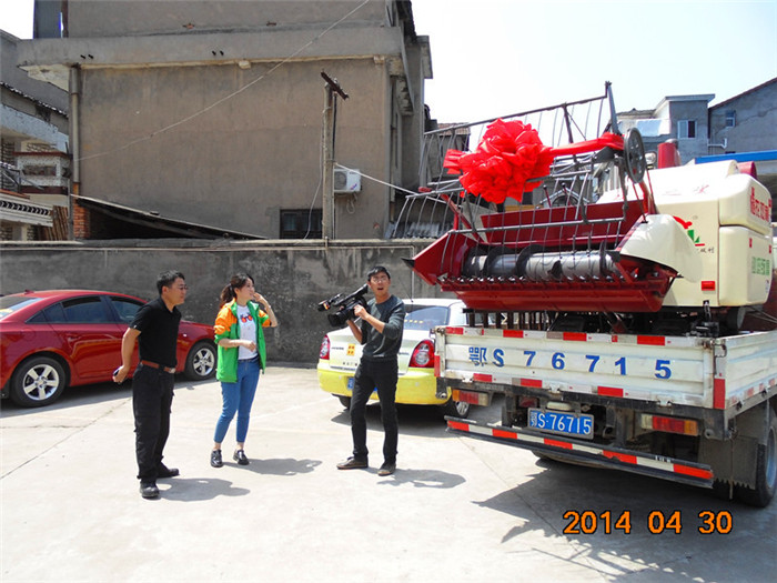 湖北雙利收割機(jī) 湖北糧食烘干機(jī)